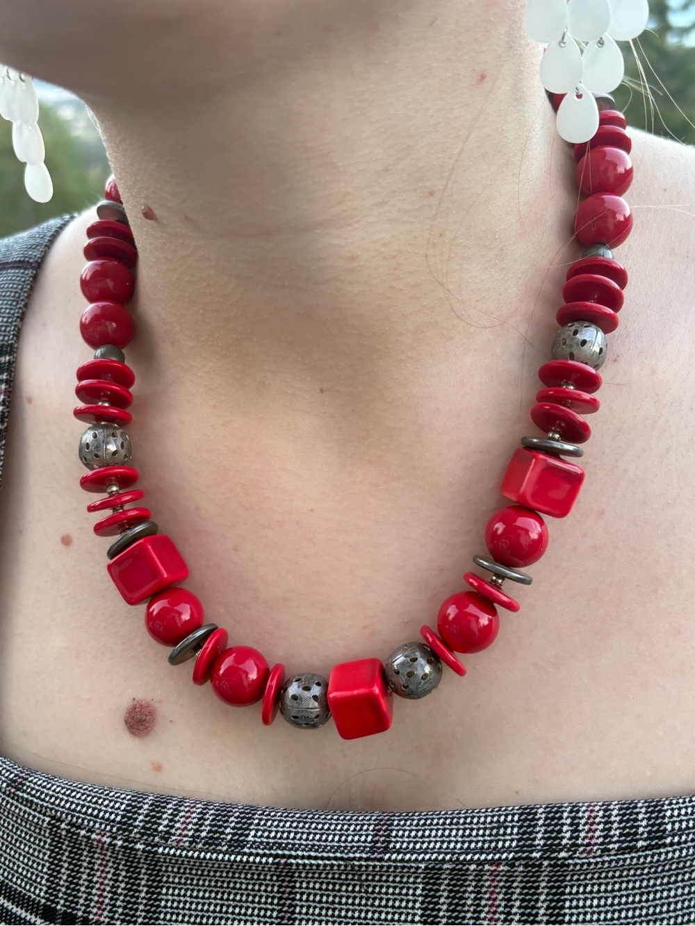 Ladies Acrylic Red Beaded & silver Tone Beaded Necklace